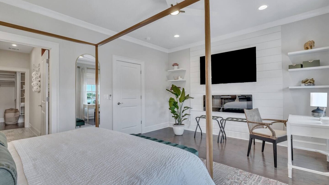 Photo of Bedroom in Hitch Village - Fred Wessels Homes