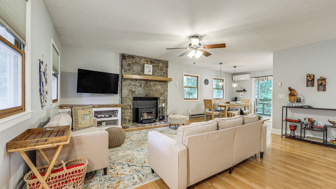 Photo of Livingroom in Maggie Valley