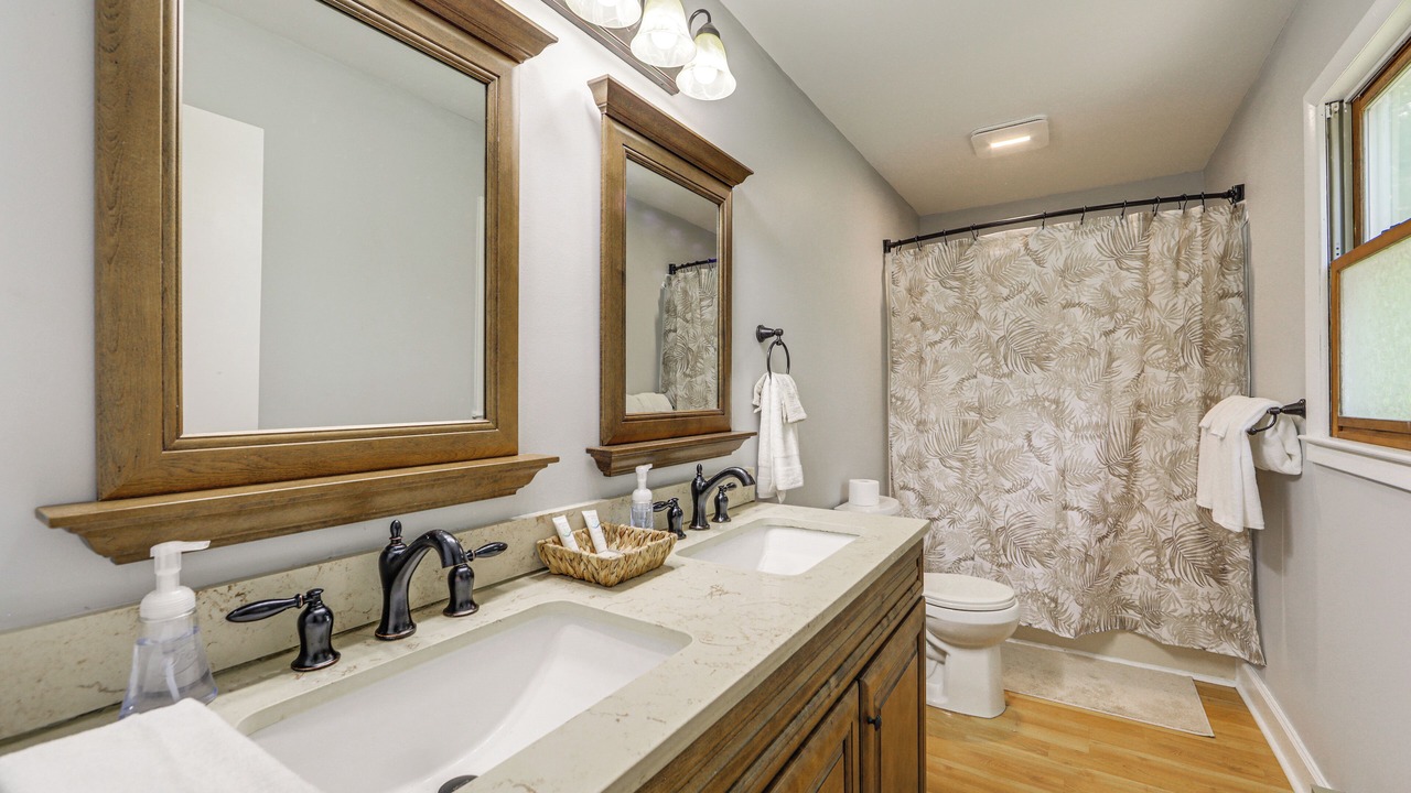 Photo of Bathroom in Maggie Valley