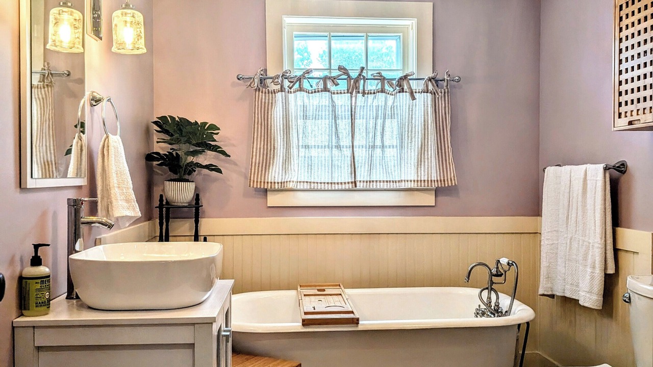 Photo of Bathroom in Guntersville