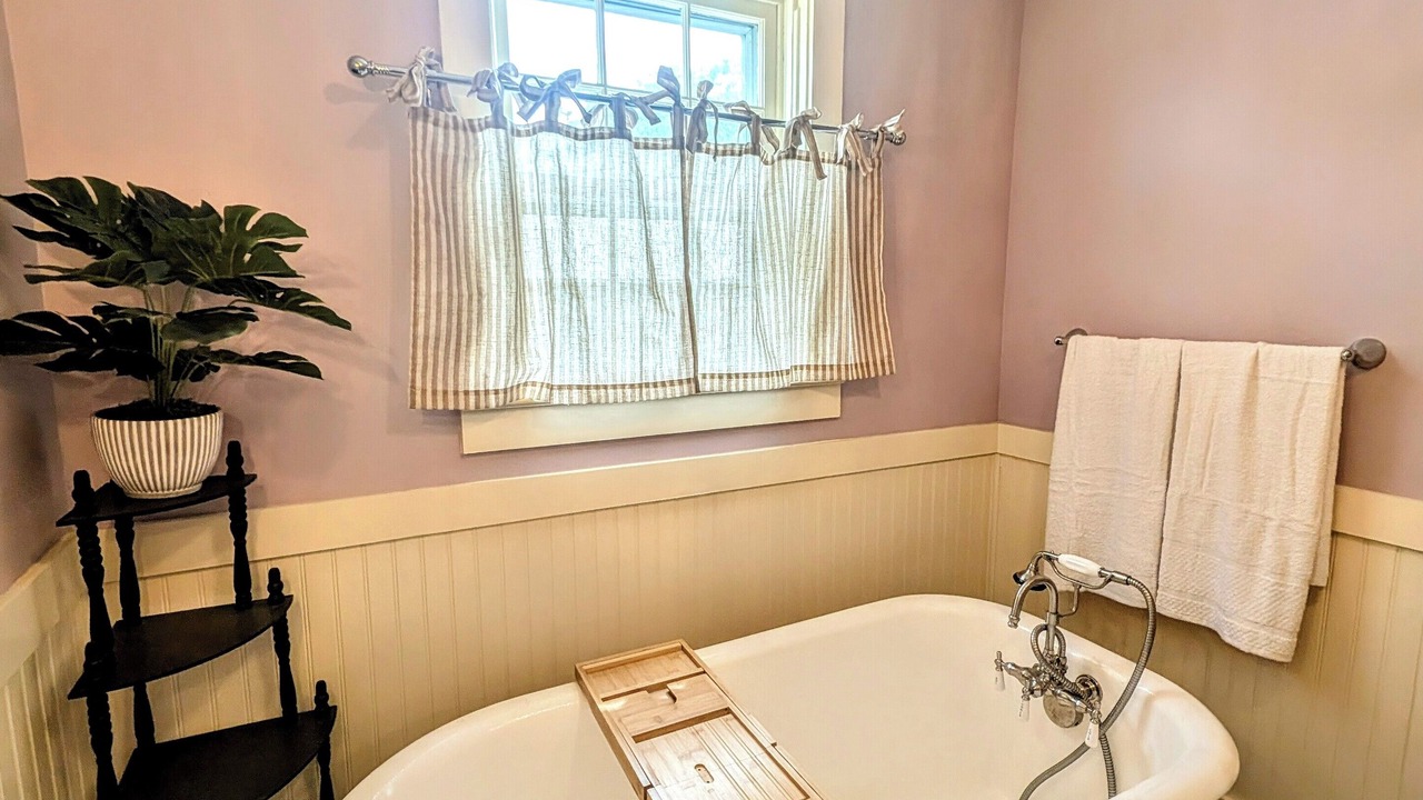 Photo of Bathroom in Guntersville