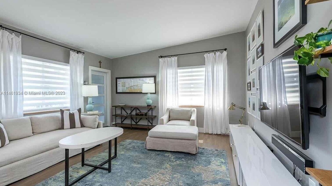 Photo of Livingroom in Eastern Shores