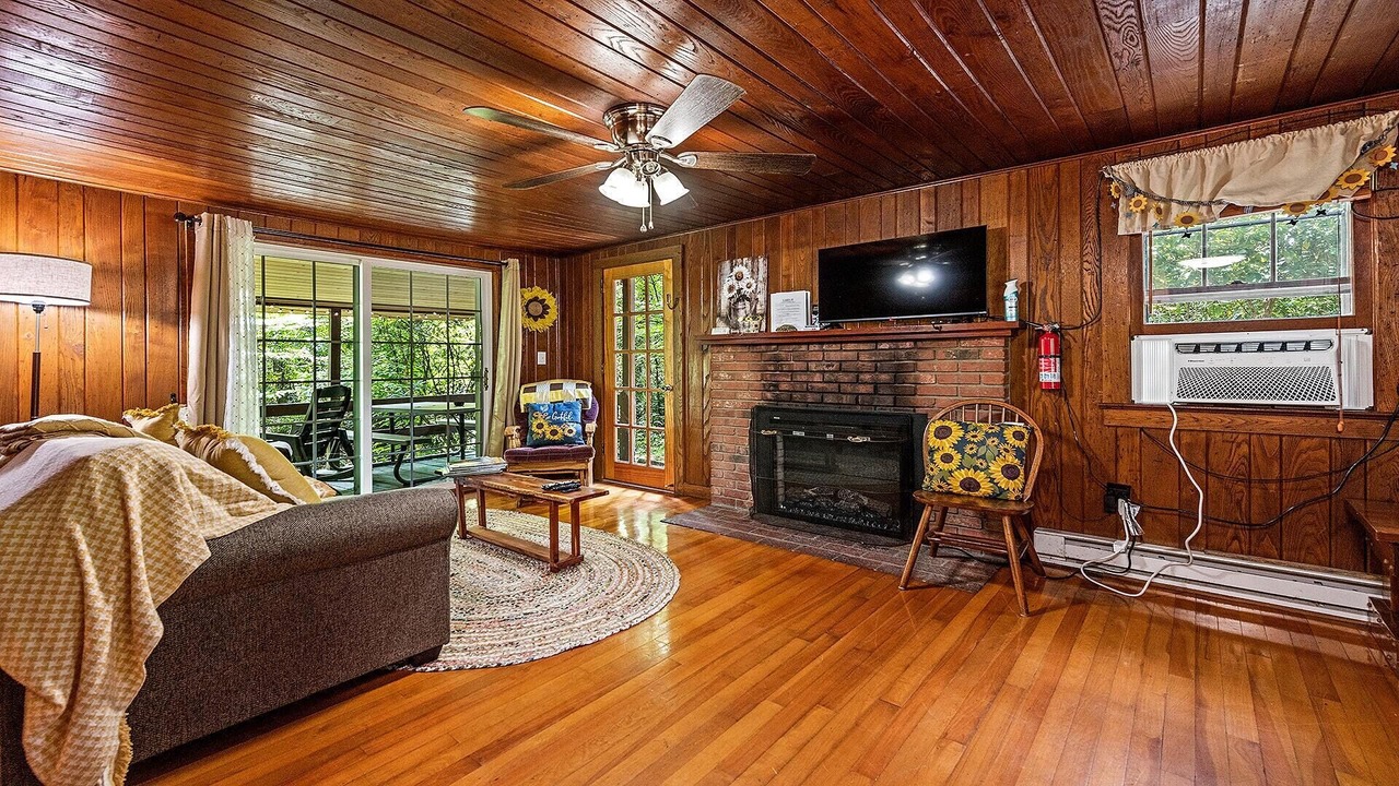 Photo of Livingroom in Maggie Valley