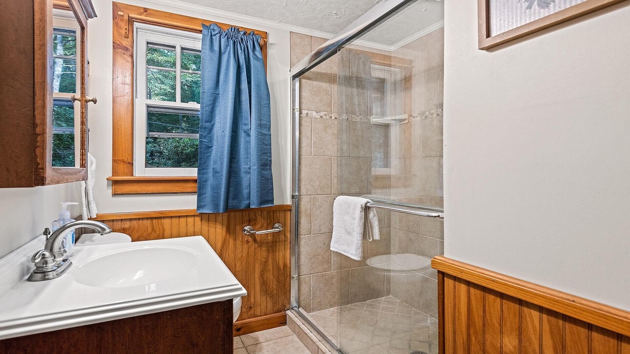 Photo of Bathroom in Maggie Valley