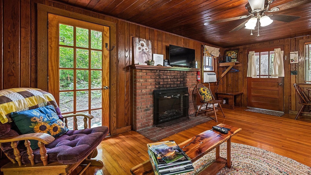 Photo of Livingroom in Maggie Valley