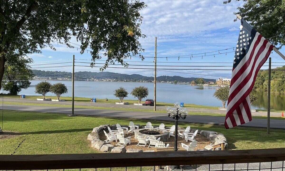 Photo of Patio Balcony in Guntersville