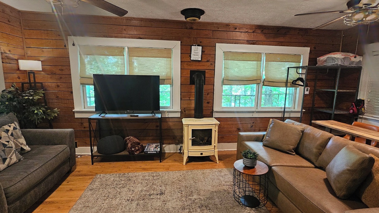 Photo of Livingroom in Mars Hill