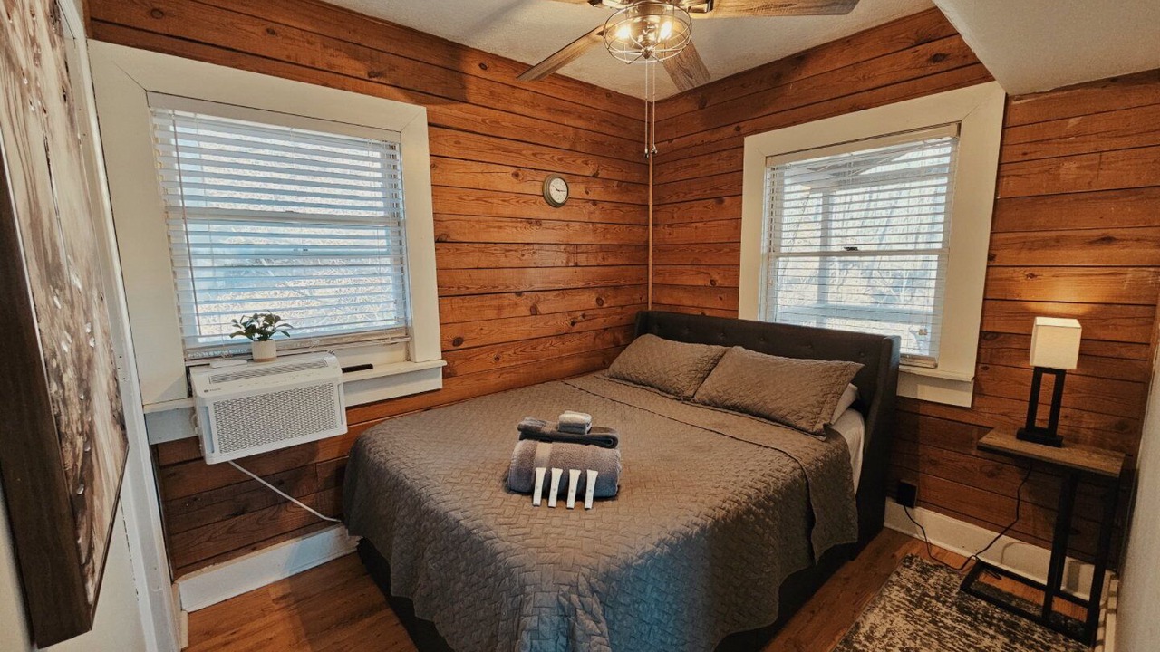 Photo of Bedroom in Mars Hill