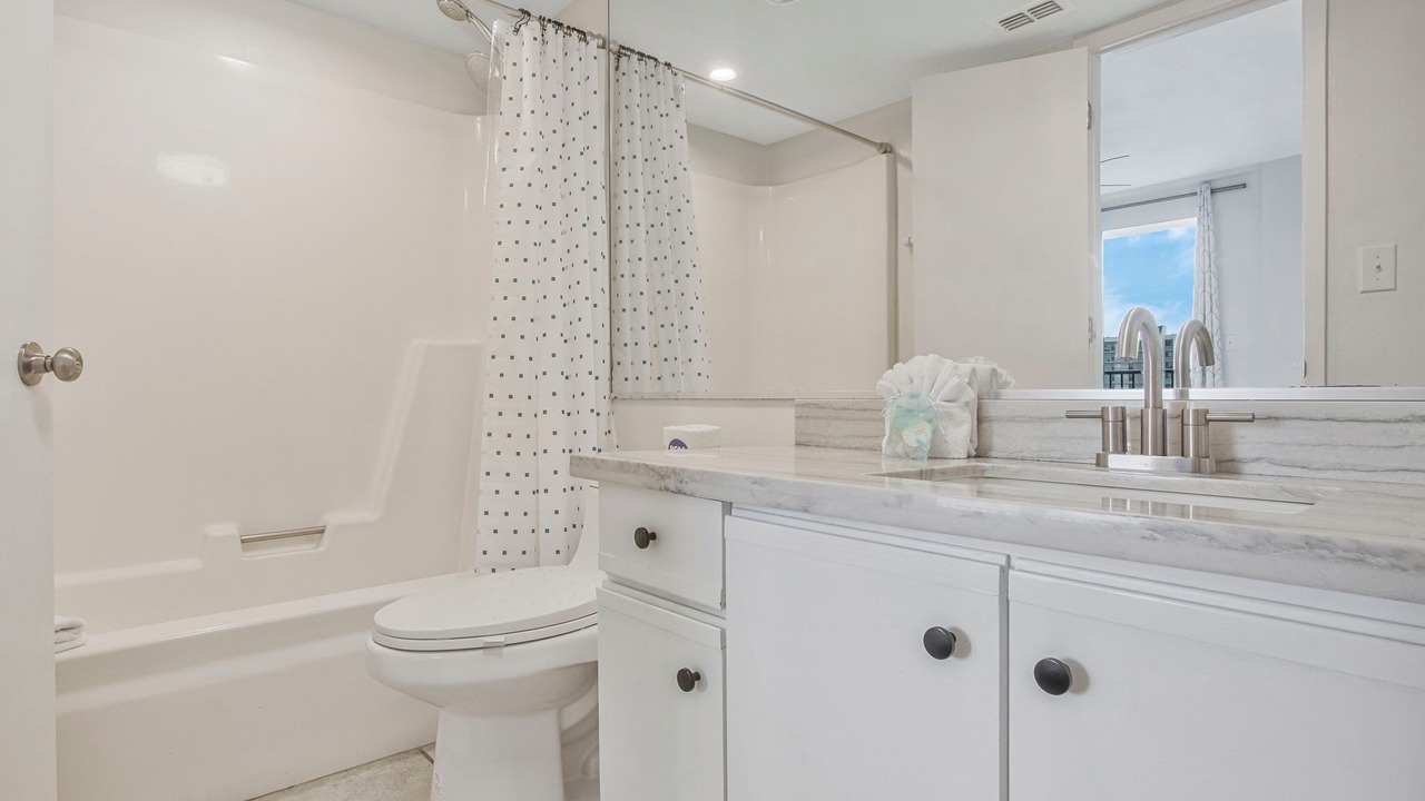 Photo of Bathroom in Orange Beach East