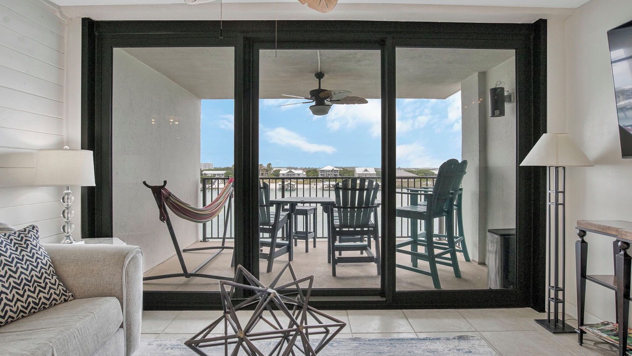 Photo of Livingroom in Orange Beach East