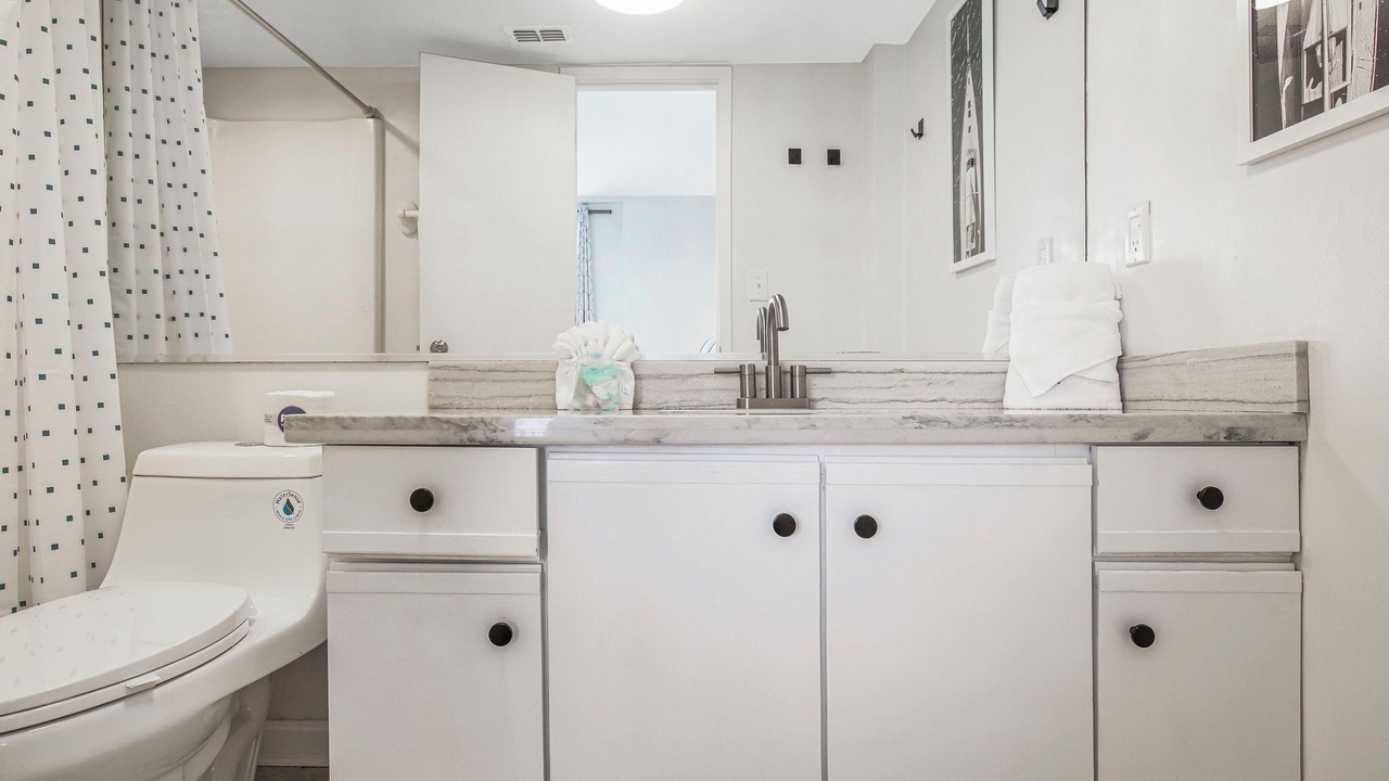 Photo of Bathroom in Orange Beach East