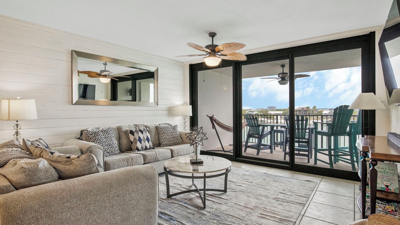Photo of Livingroom in Orange Beach East