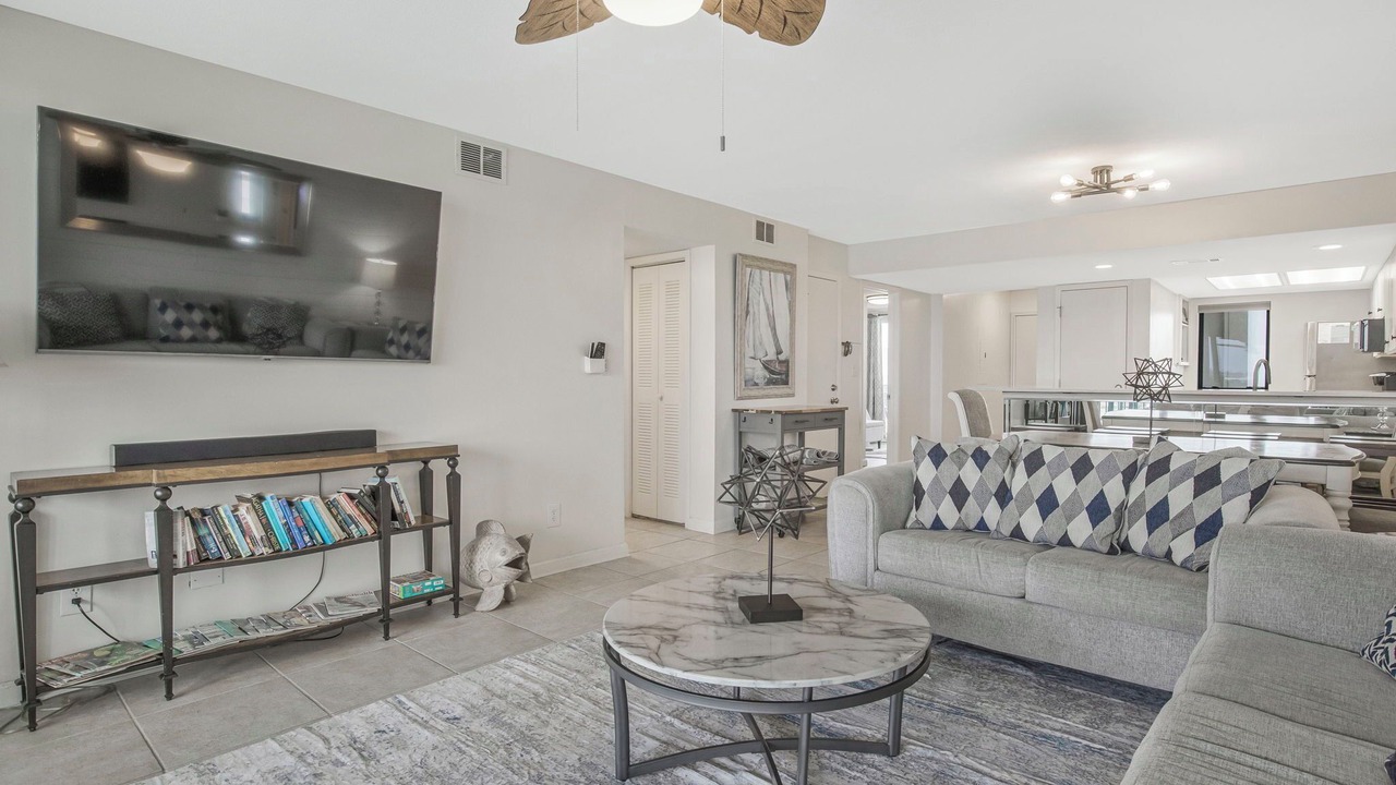Photo of Livingroom in Orange Beach East