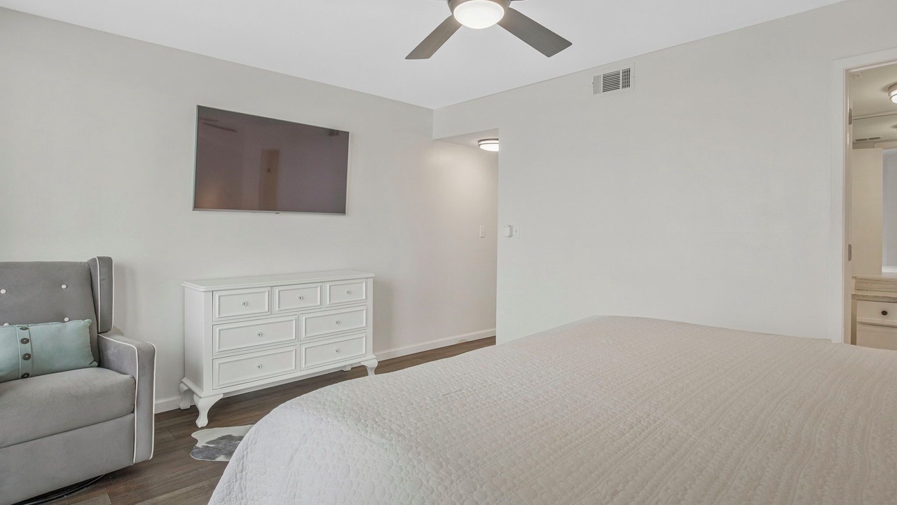 Photo of Bedroom in Orange Beach East