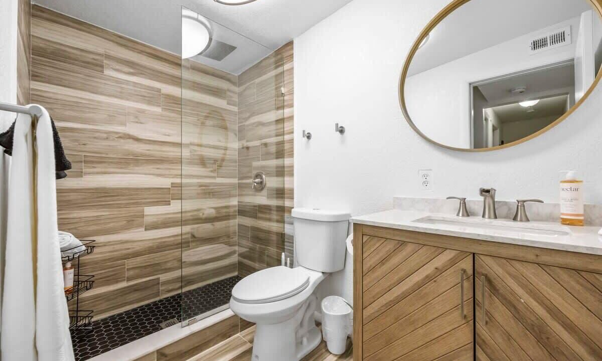 Photo of Bathroom in Cocoa Isles