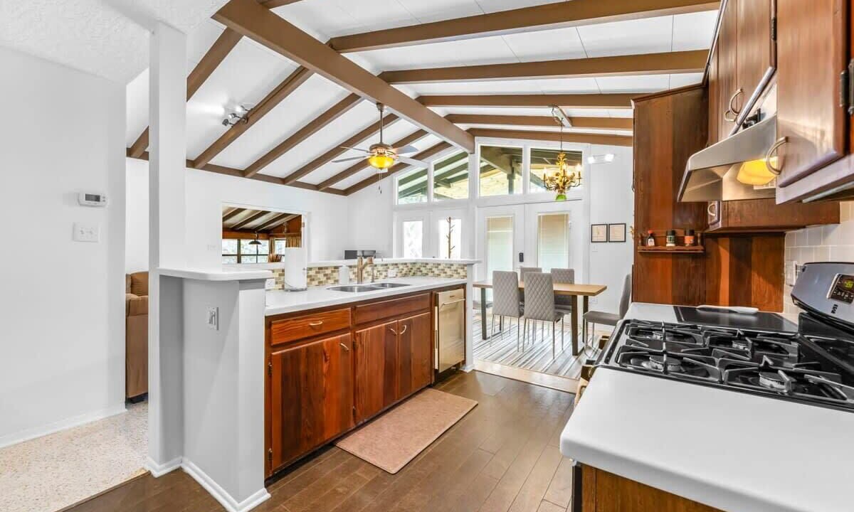 Photo of Kitchen in Cocoa Isles