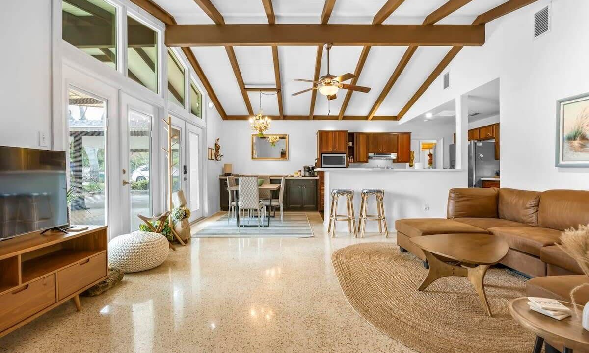 Photo of Livingroom in Cocoa Isles
