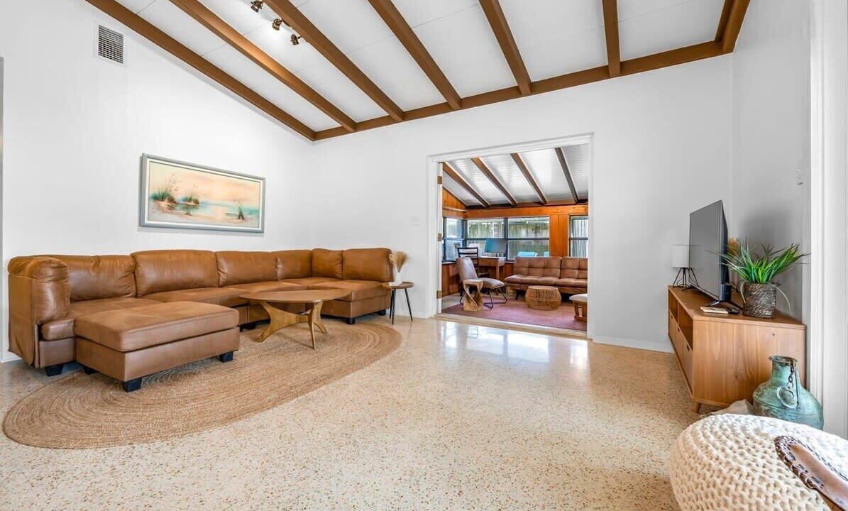 Photo of Livingroom in Cocoa Isles