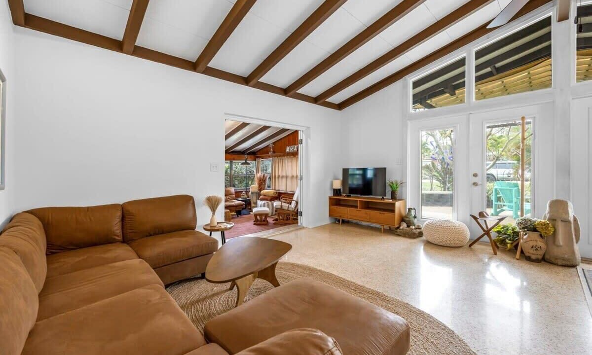Photo of Livingroom in Cocoa Isles