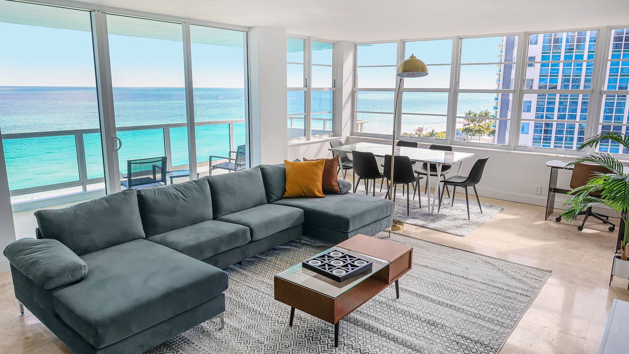 Photo of Livingroom in Mid Beach