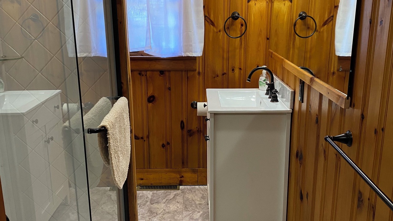 Photo of Bathroom in Huletts Landing