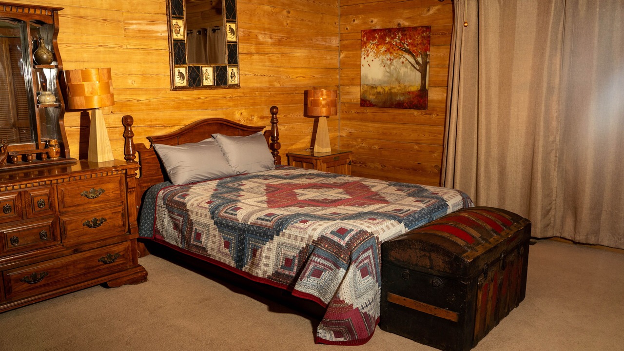 Photo of Bedroom in Warm Springs