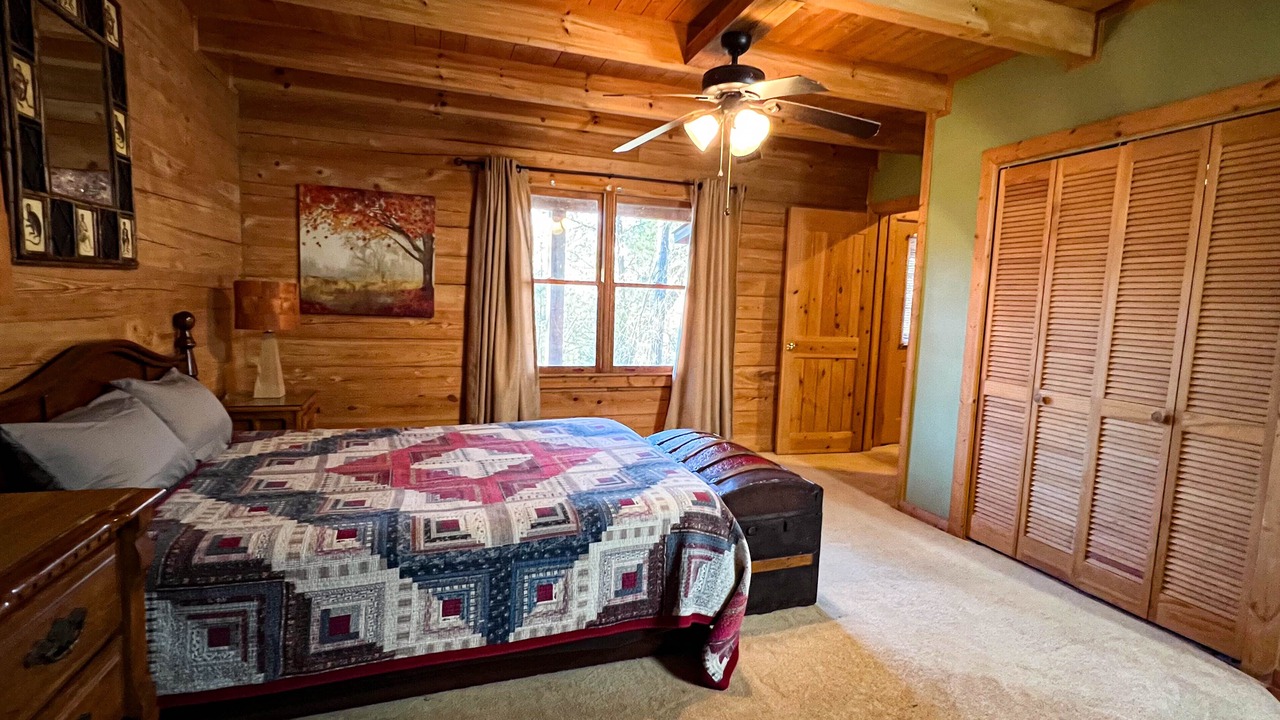 Photo of Bedroom in Warm Springs