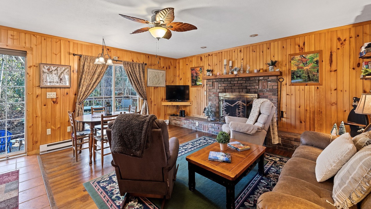 Photo of Livingroom in Sherwood Forest