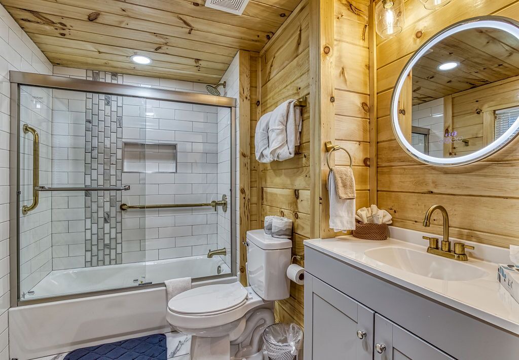 Photo of Bathroom in Kodak