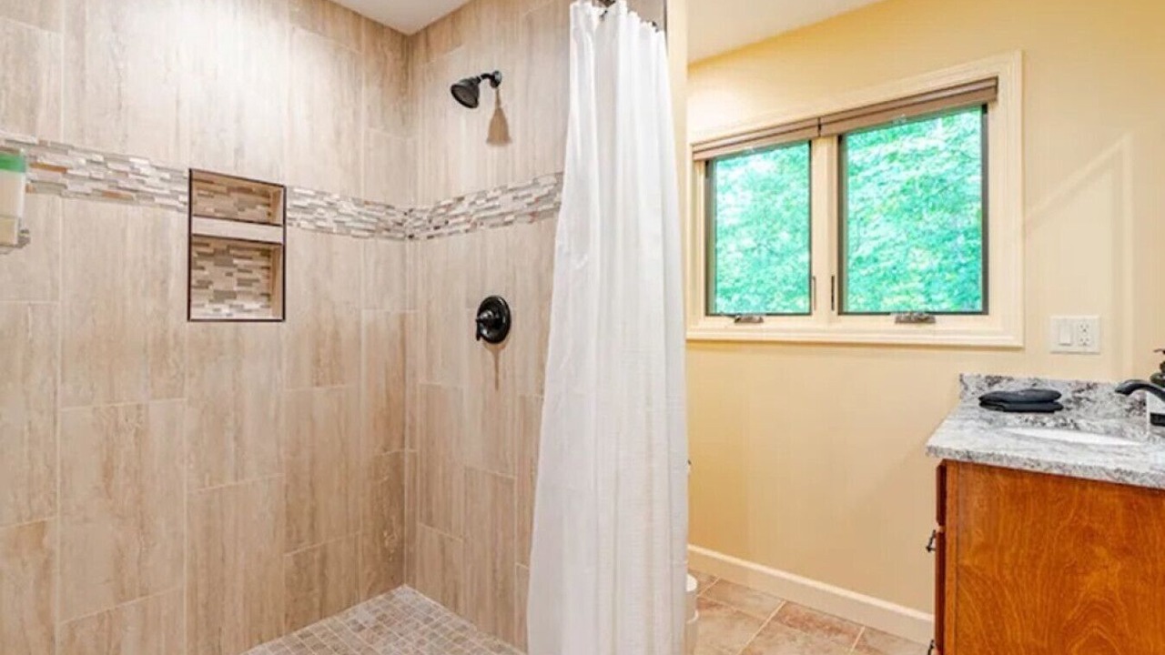 Photo of Bathroom in Marshall