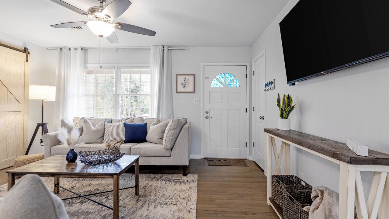 Photo of Livingroom in Tallahassee