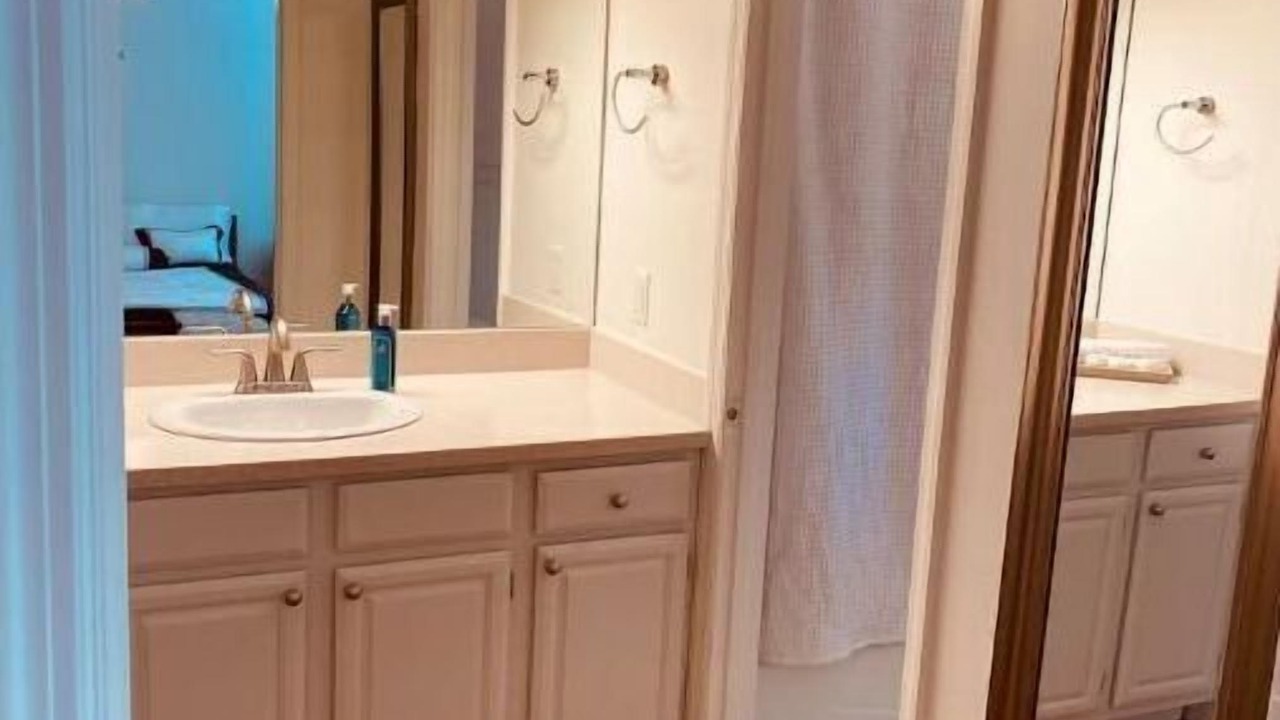 Photo of Bathroom in Crestwood South