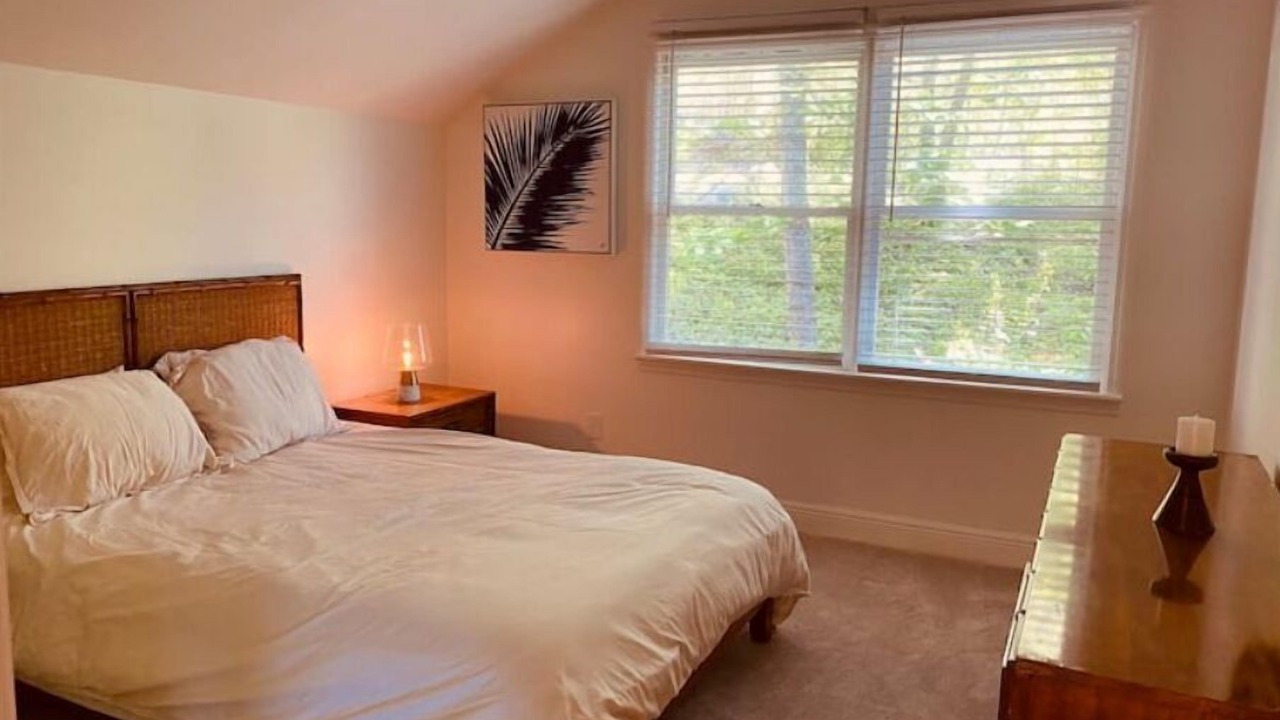 Photo of Bedroom in Crestwood South