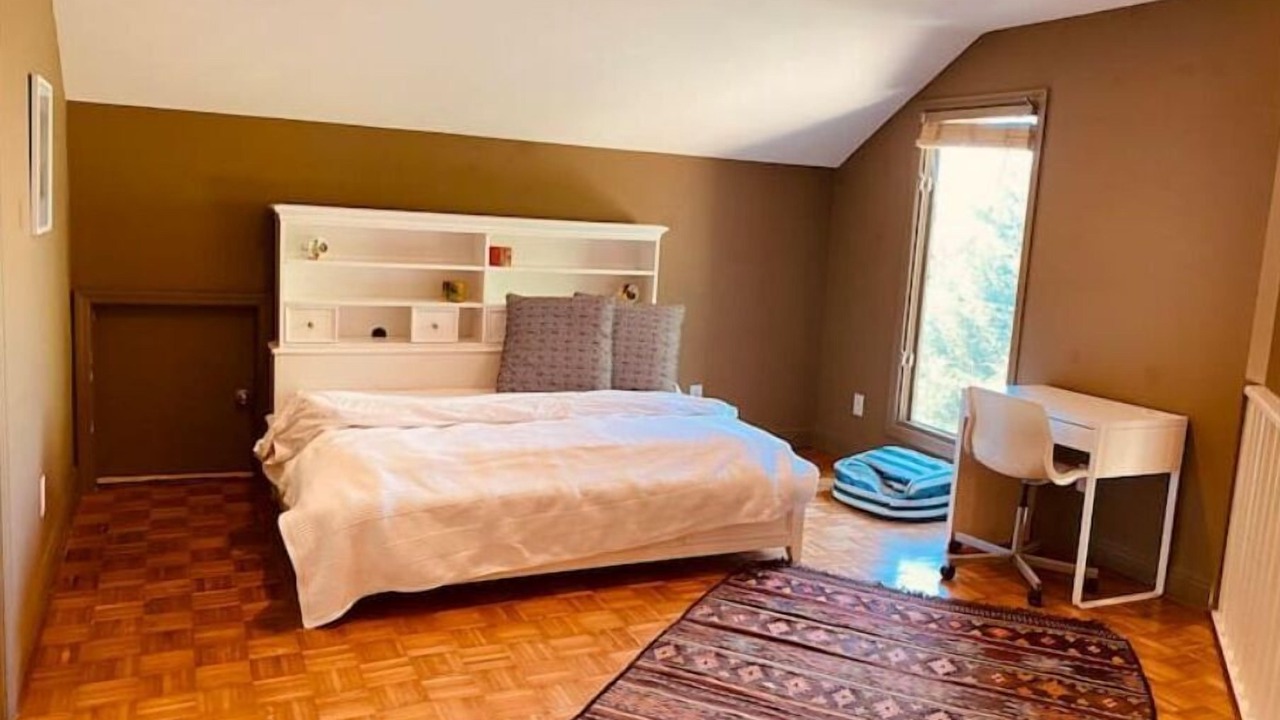 Photo of Bedroom in Crestwood South