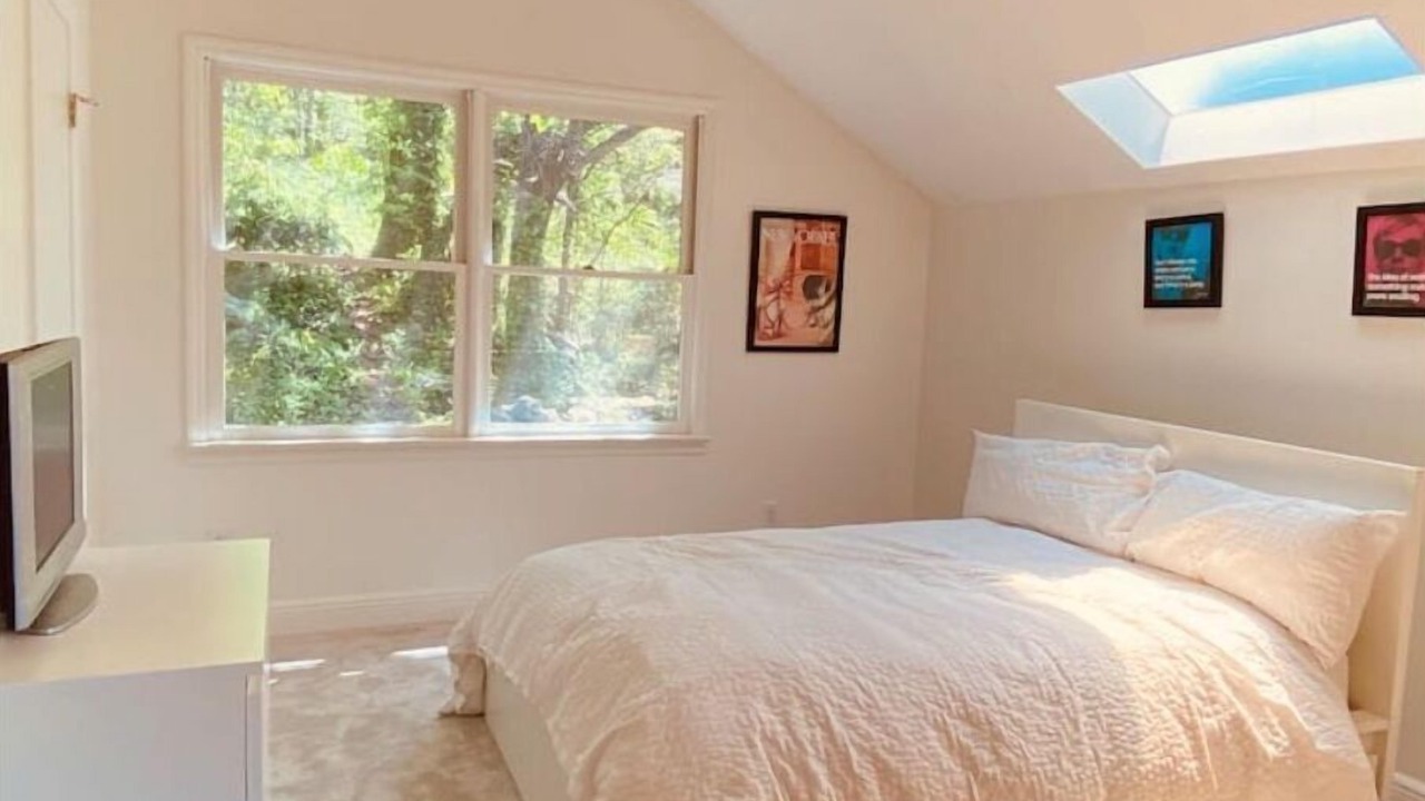 Photo of Bedroom in Crestwood South