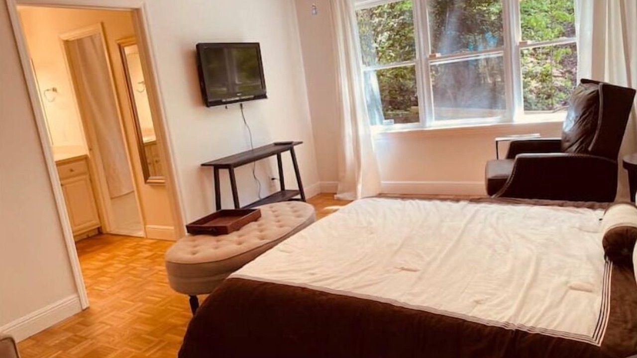 Photo of Bedroom in Crestwood South
