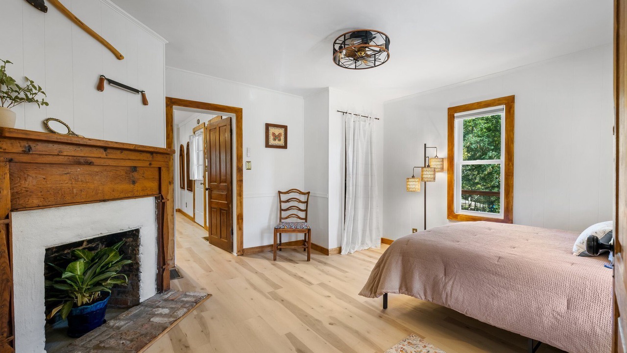 Photo of Bedroom in Weaverville