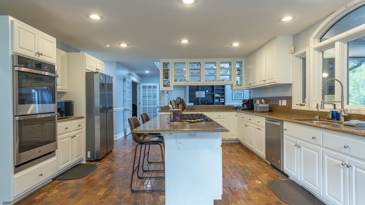 Photo of Others in White Diamond Estates