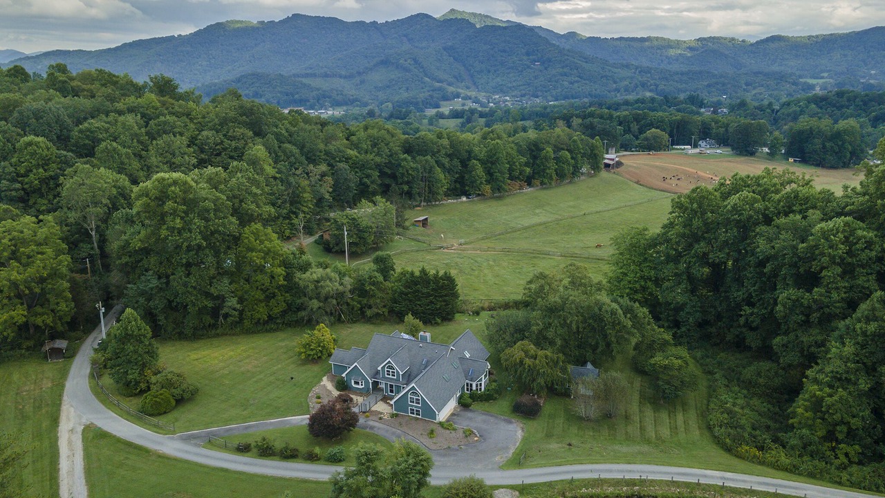 Photo of Others in White Diamond Estates