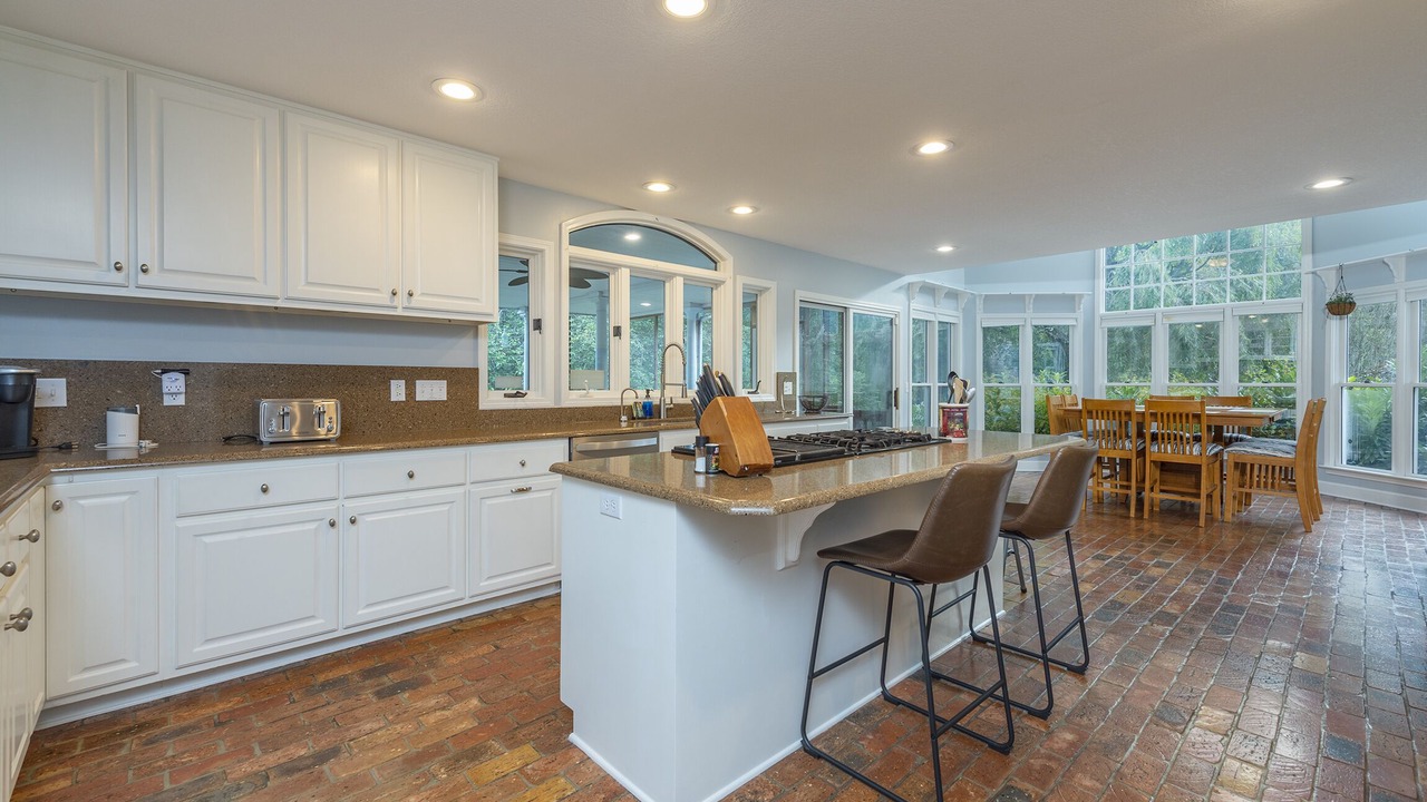 Photo of Others in White Diamond Estates