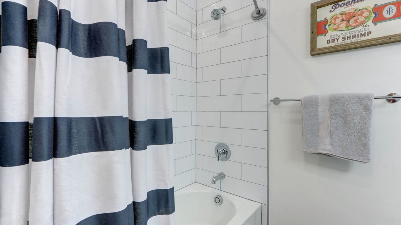 Photo of Bathroom in Thunderbolt