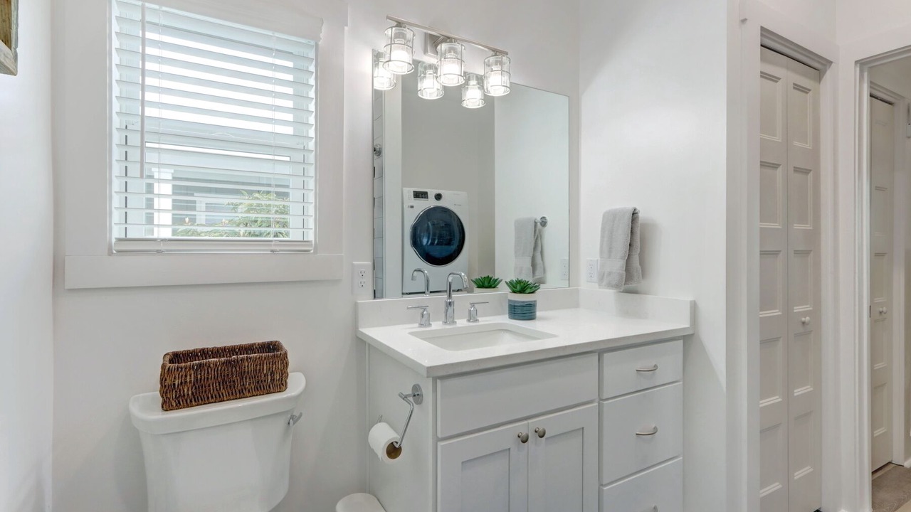 Photo of Bathroom in Thunderbolt