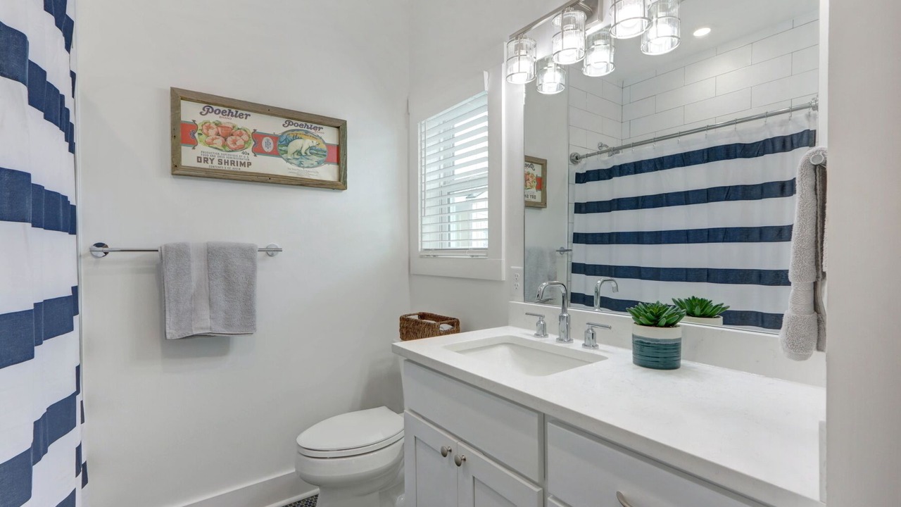 Photo of Bathroom in Thunderbolt