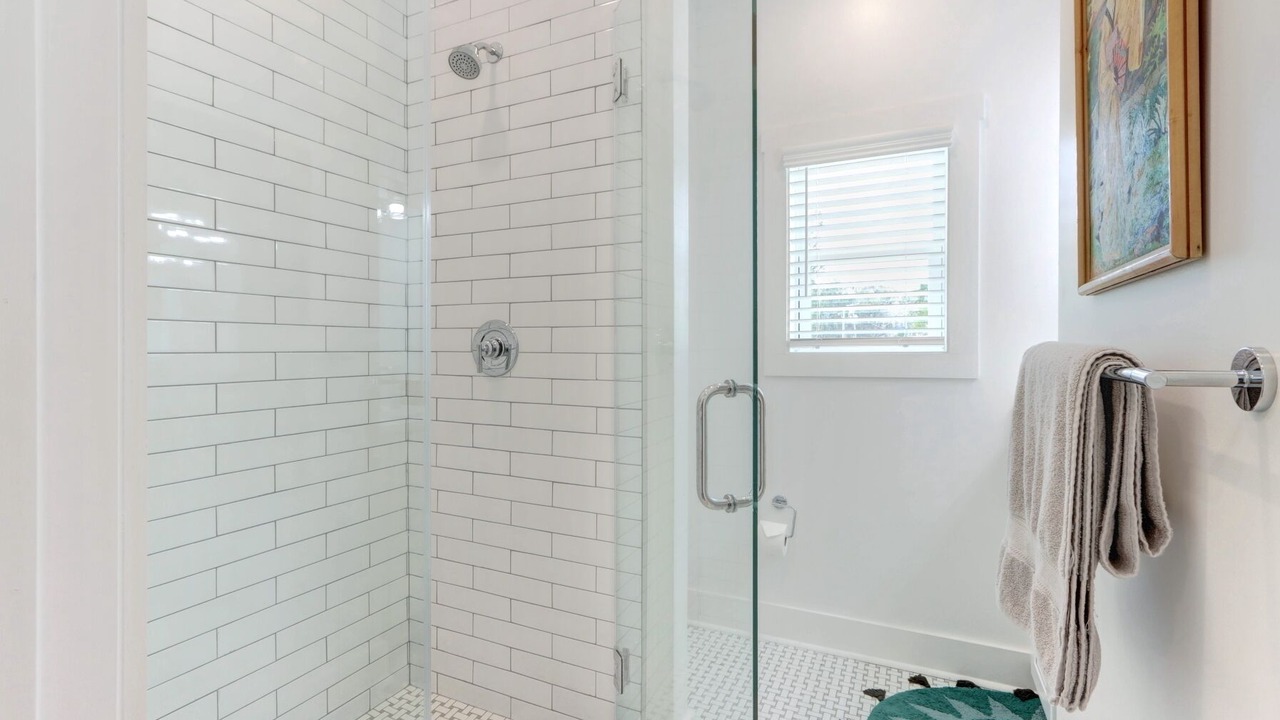 Photo of Bathroom in Thunderbolt