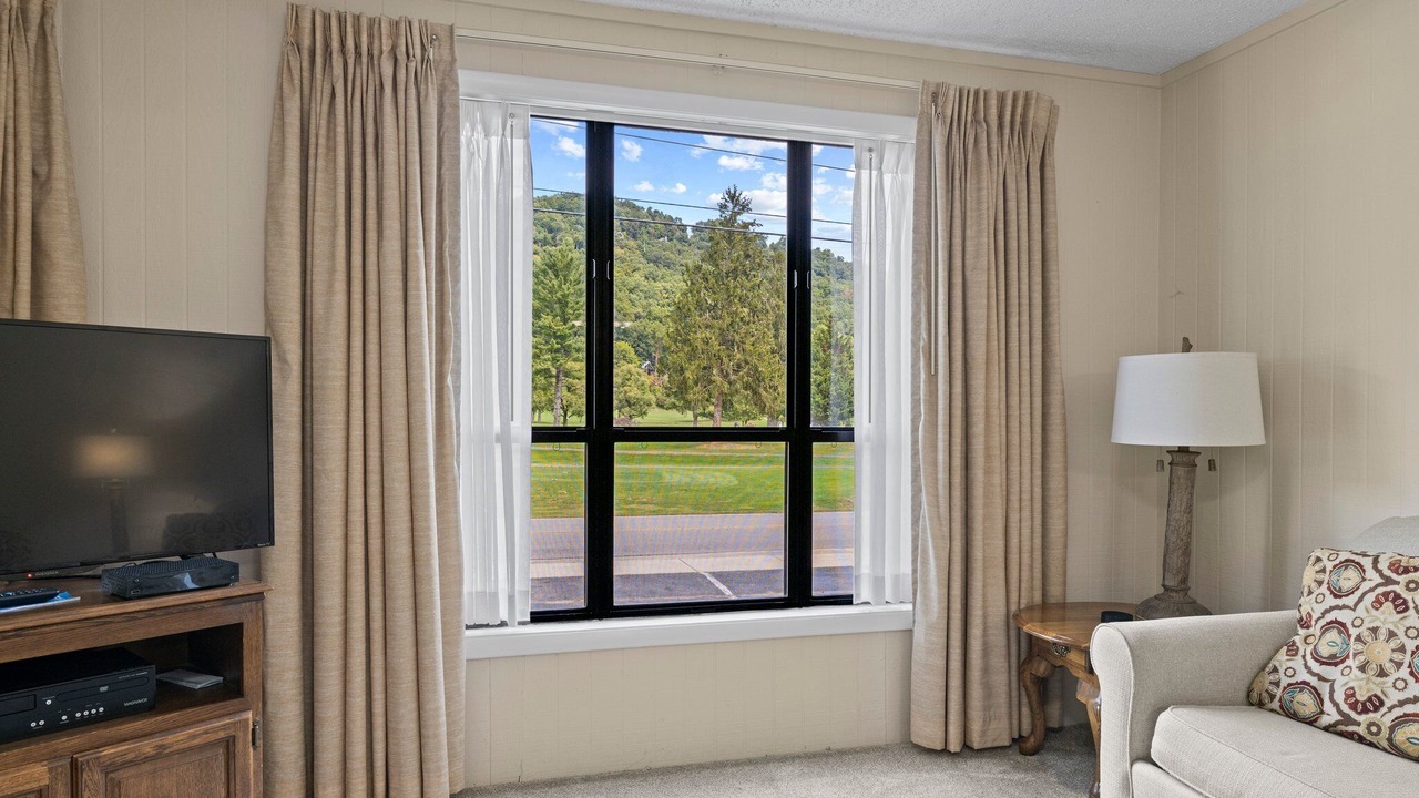 Photo of Livingroom in Maggie Valley
