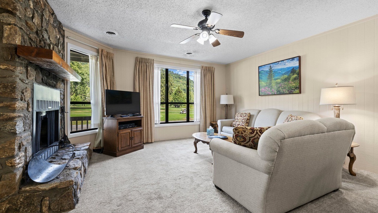Photo of Livingroom in Maggie Valley