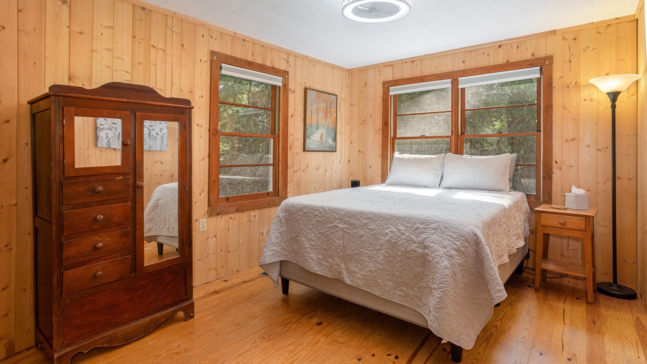 Photo of Bedroom in Lake Toxaway