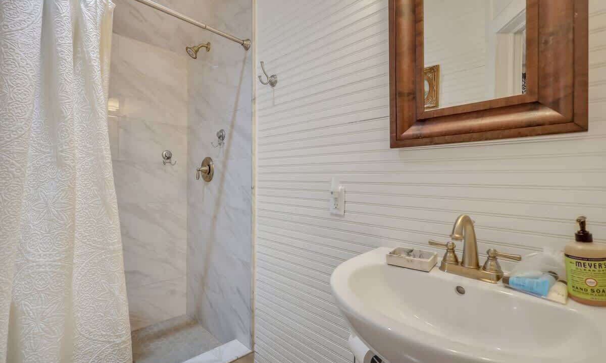 Photo of Bathroom in King City