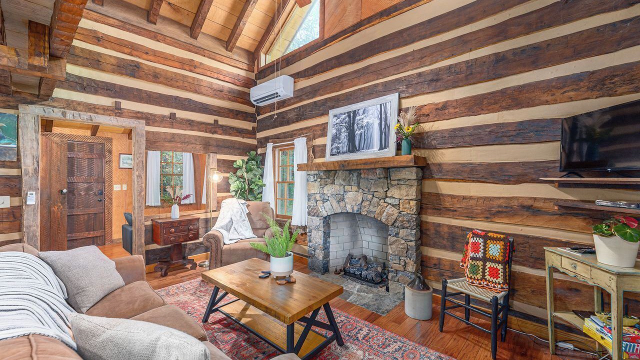 Photo of Livingroom in Hot Springs