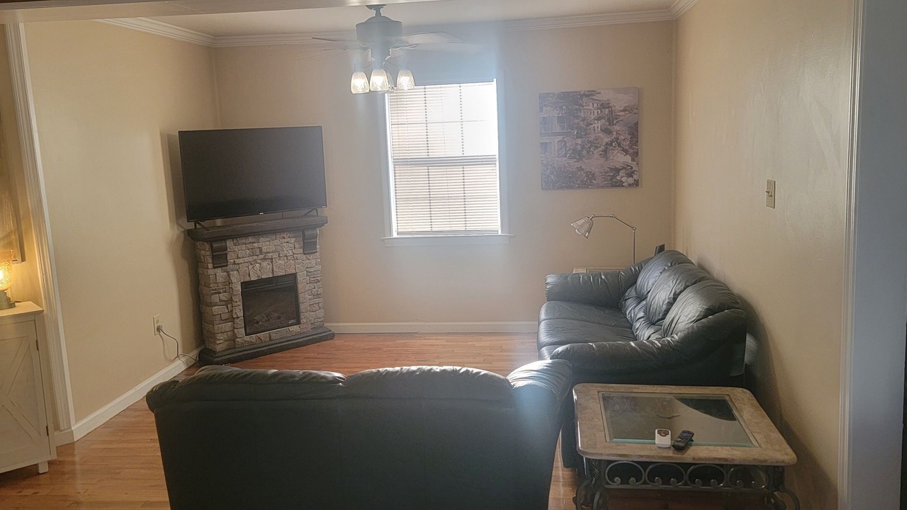 Photo of Livingroom in Midland City